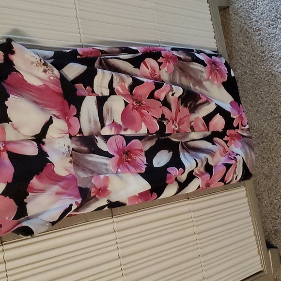Floral shift dress. - Picture 8 of 8